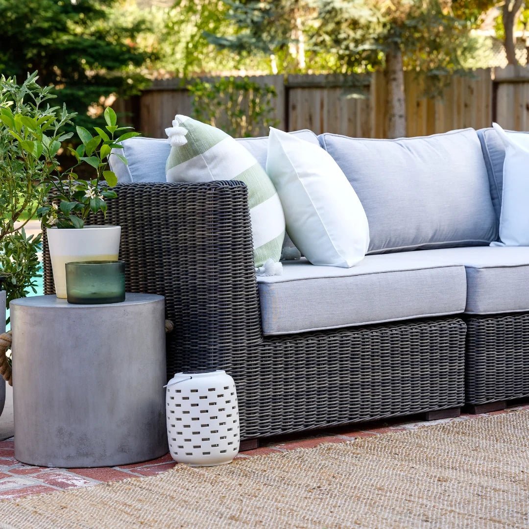 Loveseat - AVELINE Furniture